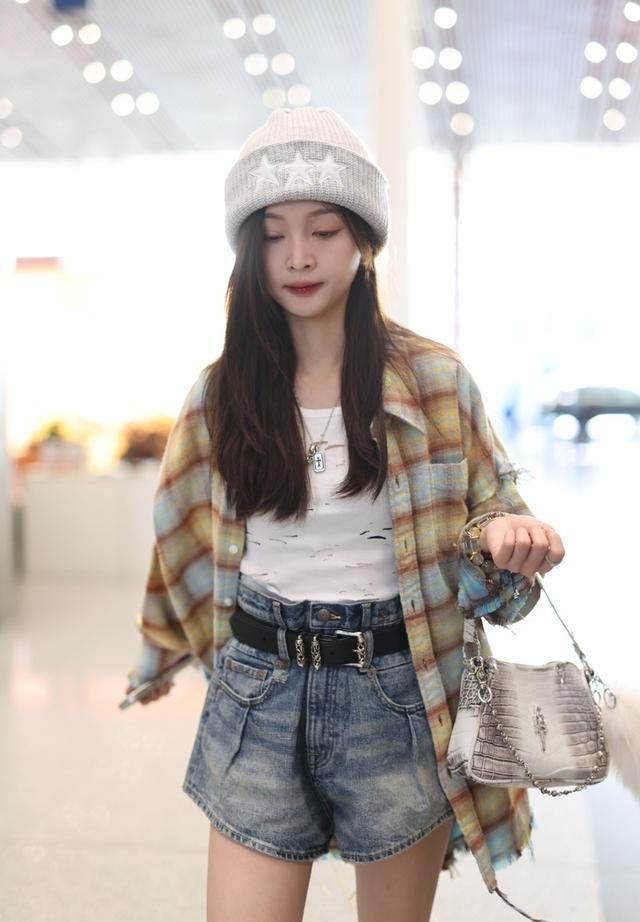 吴宣仪机场近照
