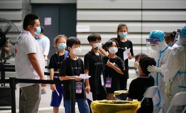 疫情防控下的晚会现场