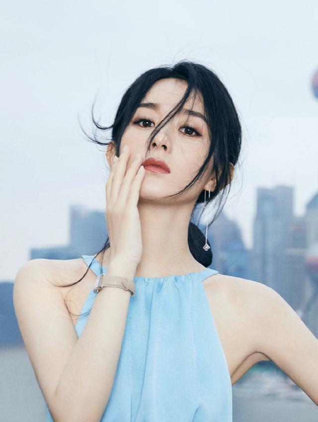 赵丽颖黑长直造型